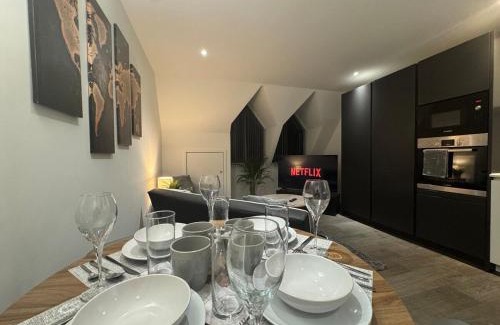 Farnham Common Apartamento | 2BR Flat in Prime Location