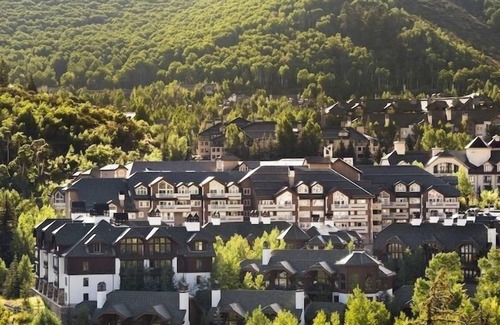 Beaver Creek Condominio | ¡Condominio para 6 en el corazón de Beaver Creek Village con acceso a piscina, sauna y bañera de hidromasaje!