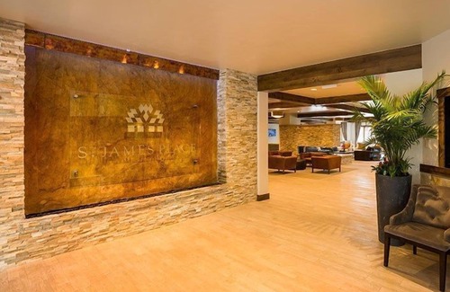 Beaver Creek Condominio | ¡Condominio para 6 en el corazón de Beaver Creek Village con acceso a piscina, sauna y bañera de hidromasaje!