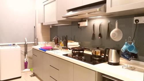 Tebrau Apartamento | 2BR FREE WiFi near Austin Water Themepark (1-5pax)