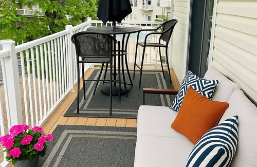 Osage Beach Condominio | 2BR Getaway for Families Lake & Pool View Pets Beach W&D & Slip Trailer Parking