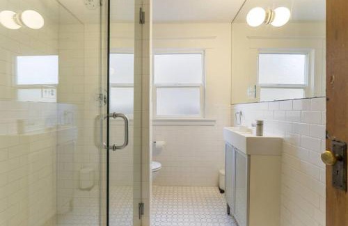 Hosford-Abernethy Casa | 2BR Hideaway in the heart of SE Portland