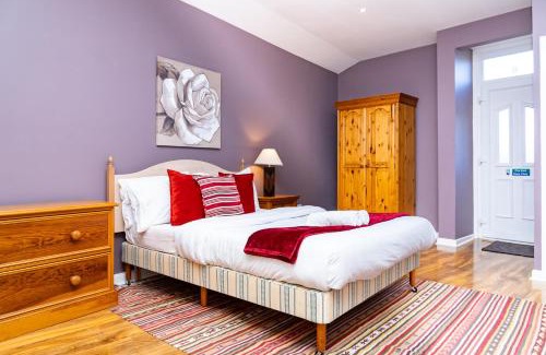 Bonnybridge Casa | 2BR Hotel-Style Near Beach, Free Parking, Sleeps 4