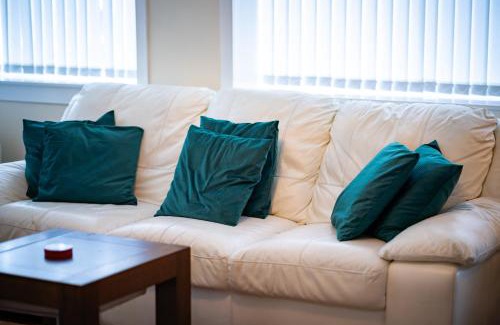 Bonnybridge Casa | 2BR Hotel-Style Near Beach, Free Parking, Sleeps 4