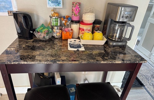 White Haven Casa | 2BR, King, twin with WiFi in SnowRidge Village, Poconos. Sleep up to 6