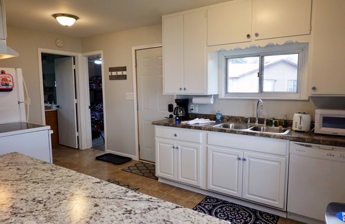 Isle Cabina | 2BR Lakefront Cabin, Sandy Beach, Kayaks, Docks, Hammock Chairs & Firepit