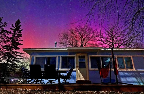 Isle Cabina | 2BR Lakefront Cabin, Sandy Beach, Kayaks, Docks, Hammock Chairs & Firepit