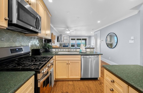 Tahoya Shores Condominio | Lakefront Tahoe Vista Condo| 2 bed 2.5 bath| Sleeps 6