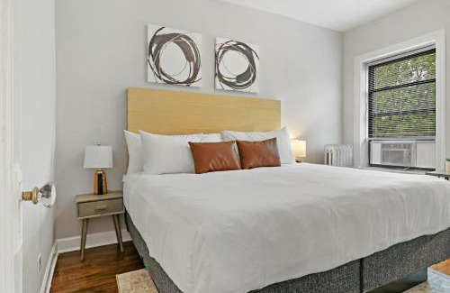 Rogers Park Apartamento | 2BR Lively & Chic Apartment close to Shops - Touhy 3S