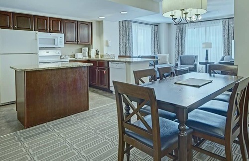 Old Town West Condominio | 2br Lockoff Condo Visit U.S. Capitol