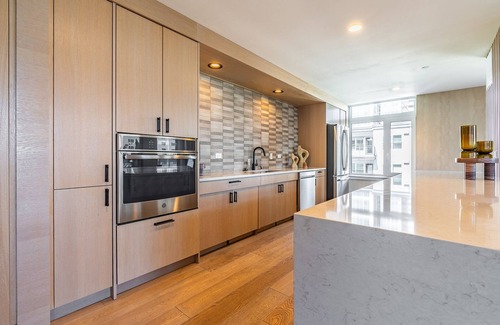 West Bellevue Apartamento | 2BR | Lounge, Rooftop, Gym | Bellevue | Sophari C