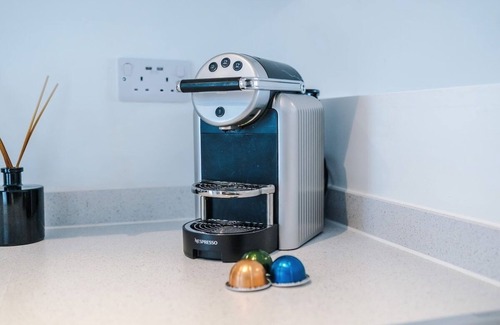 Salford Casa | 2BR Luxe Getaway in Salford W/WiFi, PS5, Parking