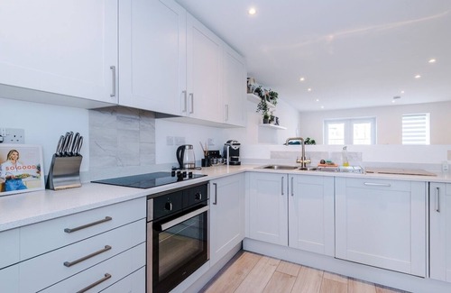 Salford Casa | 2BR Luxe Getaway in Salford W/WiFi, PS5, Parking