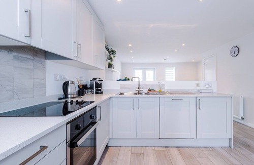 Salford Casa | 2BR Luxe Getaway in Salford W/WiFi, PS5, Parking