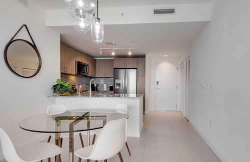 Doral Apartamento | 2BR Luxury Stay | Downtown Doral's Best Location