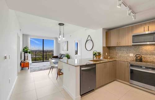Doral Apartamento | 2BR Luxury Stay | Downtown Doral's Best Location