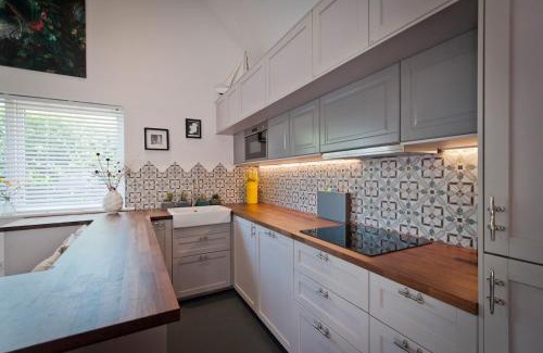 Slade Casa | 2BR Modern Designer Guesthouse