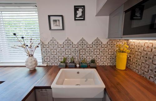 Slade Casa | 2BR Modern Designer Guesthouse