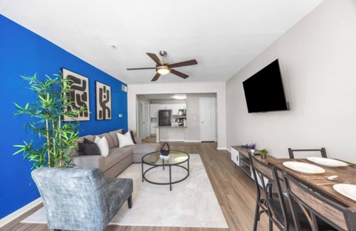 Pleasant Valley Apartamento | 2BR Modern Hideaway near Downtown, Gated, Pool