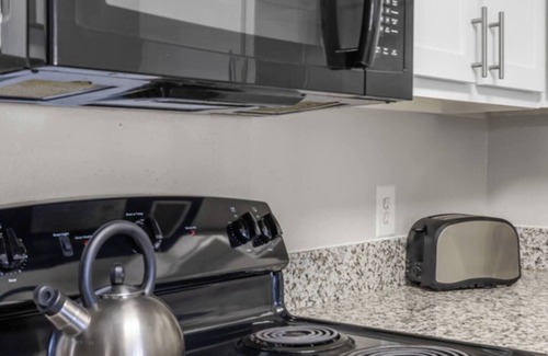 Pleasant Valley Apartamento | 2BR Modern Hideaway near Downtown, Gated, Pool
