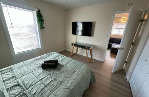 Woodburn Casa | 2BR Modern Home - Near WVU, Hospitals & Stadium