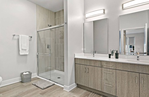 Warrenville Condominio | 2BR Modern Living in Warrenville