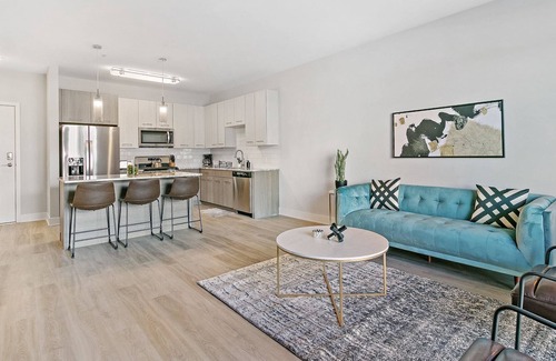 Warrenville Condominio | 2BR Modern Living in Warrenville
