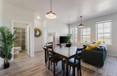 New Center Detroit Apartamento | 2BR Modern Retreat Near Henry Ford