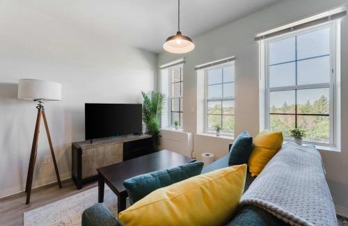 New Center Detroit Apartamento | 2BR Modern Retreat Near Henry Ford
