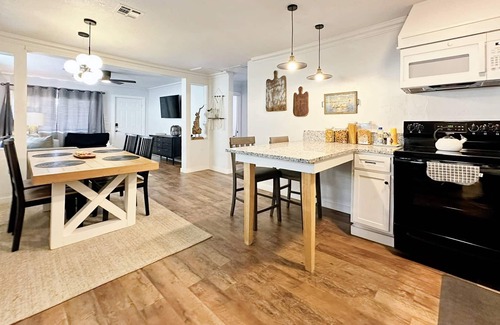 Central Oklahoma City Apartamento | 2br-newly Renovated Full Kitchen-3 Mins Asia Dist