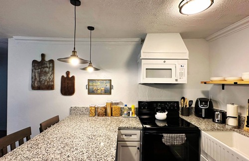Central Oklahoma City Apartamento | 2br-newly Renovated Full Kitchen-3 Mins Asia Dist