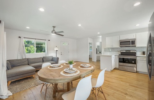 Wahiawa Casa | 2BR Oahu - Upto 4, WiFi, AC + Garage, Pet-friendly