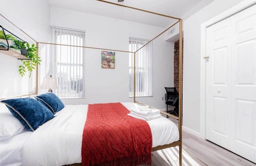 Lafayette Square Apartamento | 2BR Park Ave Townhome with parking | CozySuites