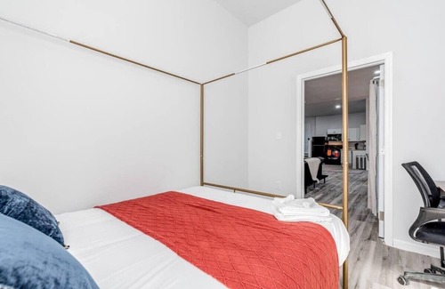 Lafayette Square Apartamento | 2BR Park Ave Townhome with parking | CozySuites