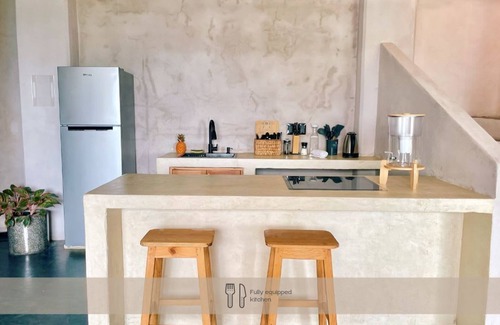 Santa María Apartamento | 2BR Penthouse | Private Roof Deck | AC | Daily Clean