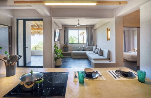 Santa María Apartamento | 2BR Penthouse | Private Roof Deck | AC | Daily Clean