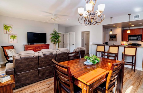 St. Augustine Condominio | 2BR Pool front view- no carpet- balcony- near historic district & beaches
