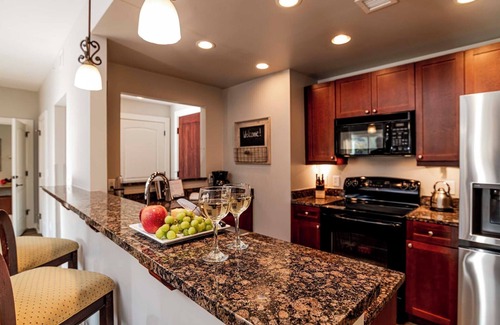St. Augustine Condominio | 2BR Pool front view- no carpet- balcony- near historic district & beaches