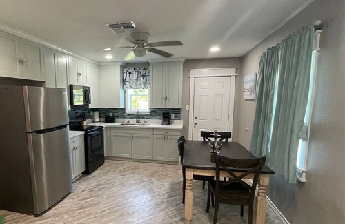 Aransas Pass Cabaña | 2BR Private Cottage, Free Parking & WiFi, Pets OK