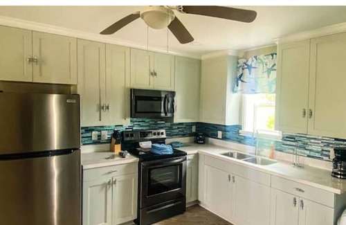 Aransas Pass Cabaña | 2BR Private Cottage, Free Parking & WiFi, Pets OK