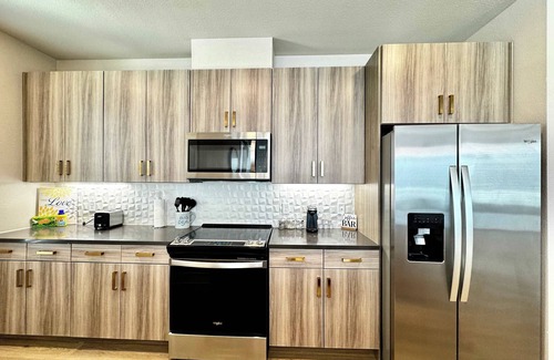 McNeil Apartamento | 2BR Retreat -Gym, Pool, Parking