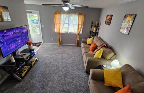 Greenville Apartamento | 2BR Retreat sleeps 5 near ECU Stadium and Hospital