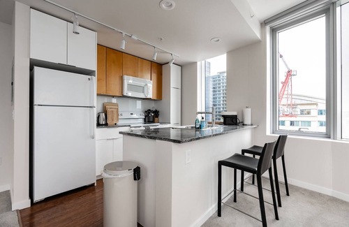 West Bellevue Apartamento | 2BR | Rooftop, Gym, Pool | Bellevue | Sophari A