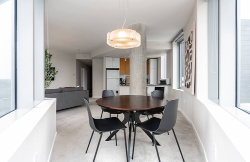 West Bellevue Apartamento | 2BR | Rooftop, Gym, Pool | Bellevue | Sophari A