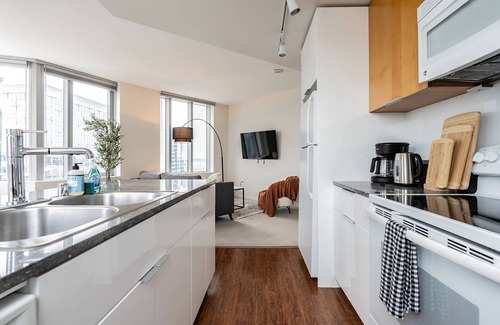 West Bellevue Apartamento | 2BR | Rooftop, Gym, Pool | Bellevue | Sophari A