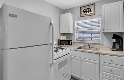 Gatlinburg - Pigeon Forge Chalet De Esquí | 2BR Rustic Cabin with Views and Parking
