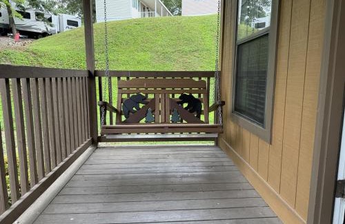 Gatlinburg - Pigeon Forge Chalet De Esquí | 2BR Rustic Cabin with Views and Parking