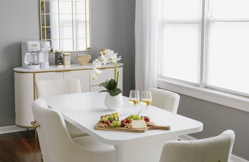 Cragin Apartamento | 2BR Sleeps 7 Coffee Station Backyard w/ Grill