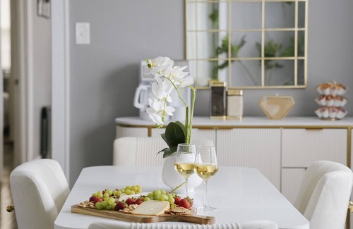 Cragin Apartamento | 2BR Sleeps 7 Coffee Station Backyard w/ Grill