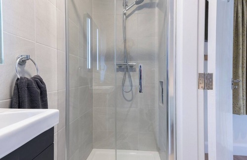 County Cork Casa | 2br-sleeps4-parking-nearcork-6mintoairport